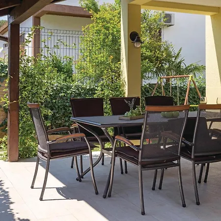4 Bedroom Gorgeous Home In Pula Сasa de vacaciones