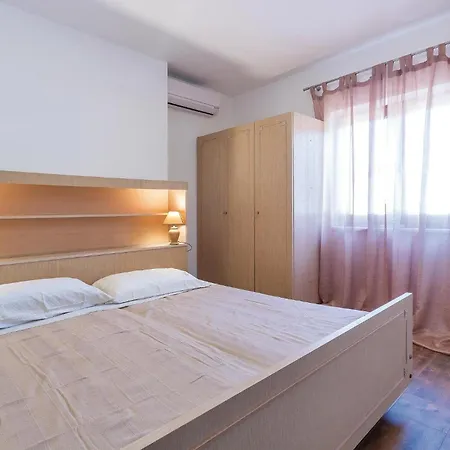 4 Bedroom Gorgeous Home In Pula Сasa de vacaciones Pula