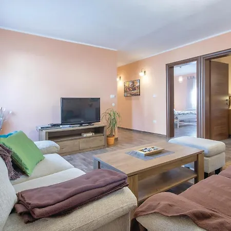 Сasa de vacaciones 4 Bedroom Gorgeous Home In Pula Pula