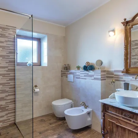 Сasa de vacaciones 4 Bedroom Gorgeous Home In Pula *