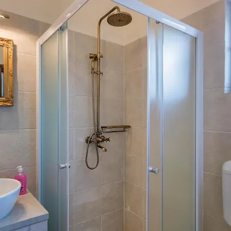 4 Bedroom Gorgeous Home In Pula Сasa de vacaciones *