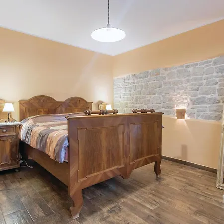 4 Bedroom Gorgeous Home In Pula *