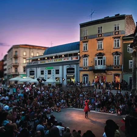 Stunning In With Wifi Semesterbostad