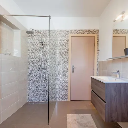 4 Bedroom Gorgeous Home In Pula Pula