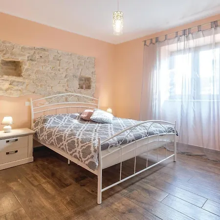 4 Bedroom Gorgeous Home In Pula Сasa de vacaciones