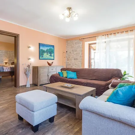 Сasa de vacaciones 4 Bedroom Gorgeous Home In Pula *
